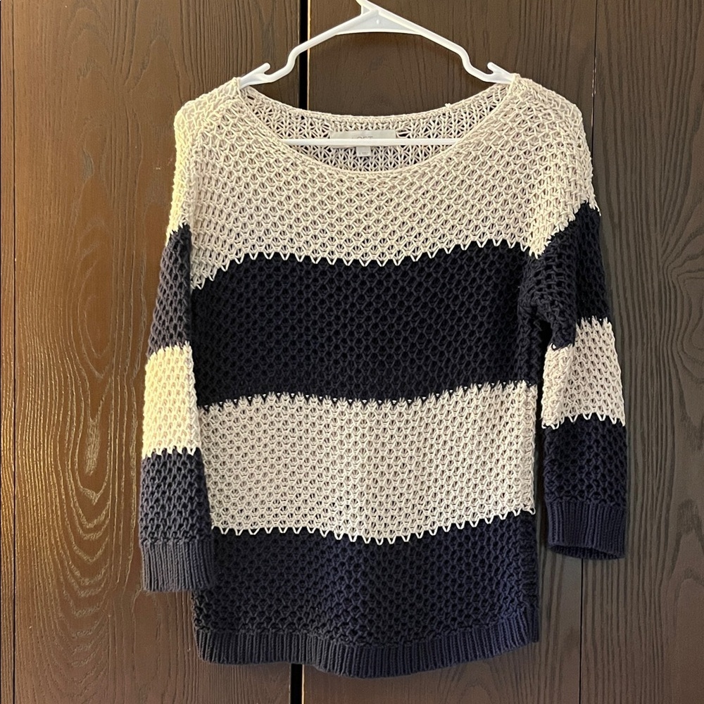 Loft 3/4 sleeved knit sweater. Panels of navy/ cream. Size Small